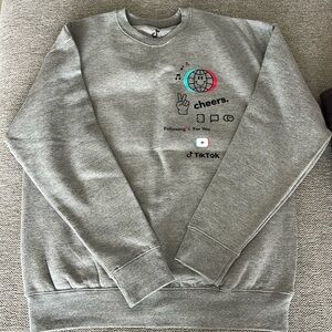 TikTok grey crewneck size L NWOT